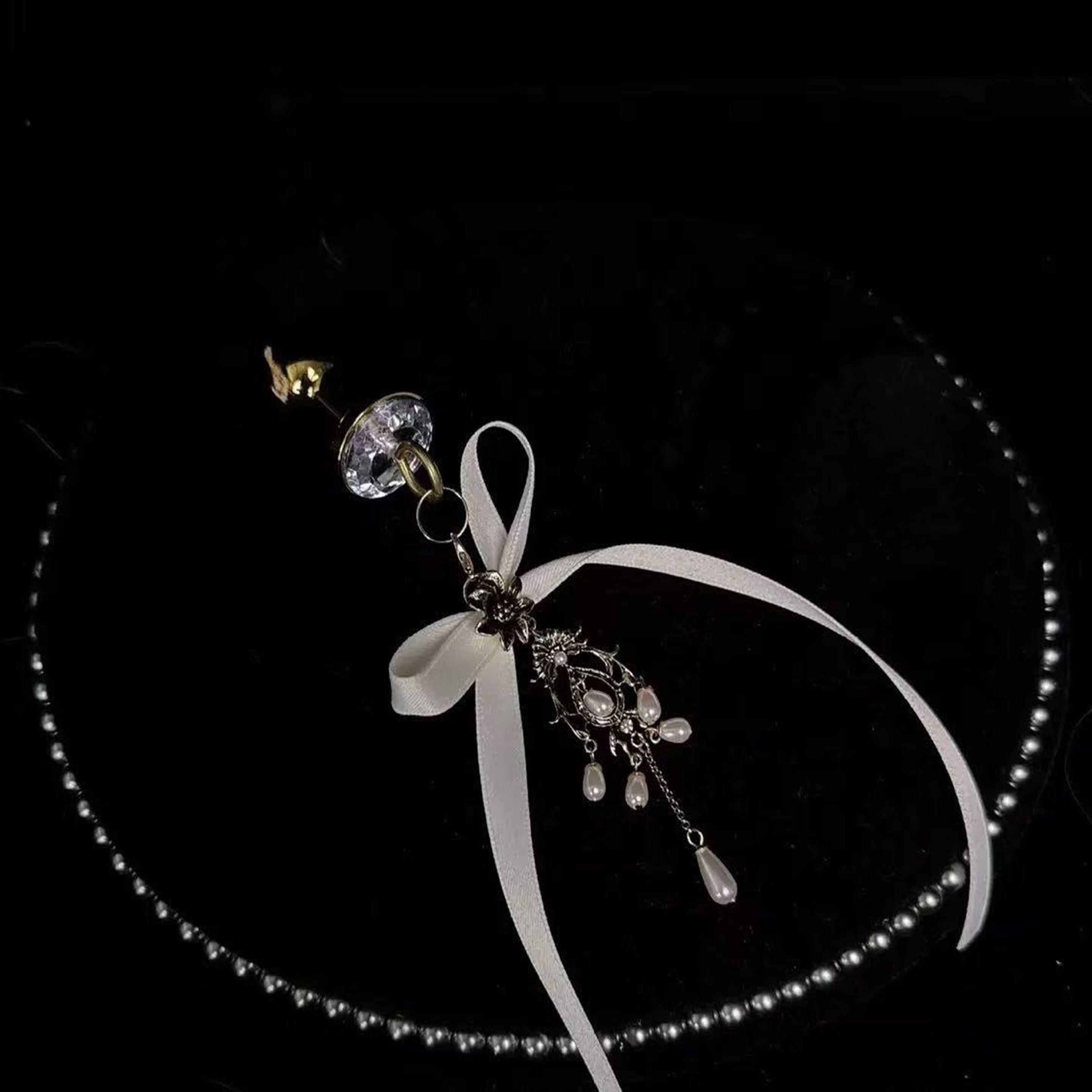 Luxefetters Pearl Bow Anal Plug